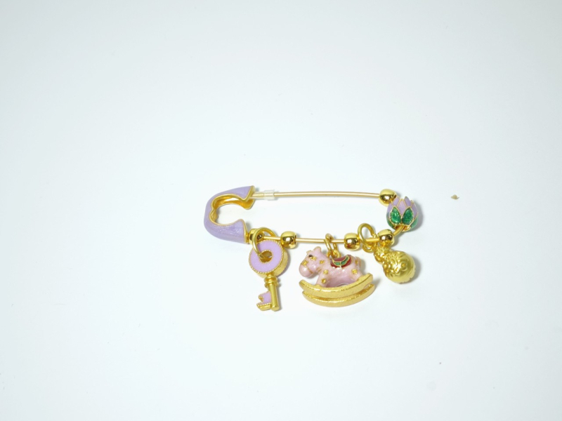 Брошка – Смесени материали; Техника на обработка: капене на масло; Стил: Нов китайски стил; Код на продукта Kop220; Пролет 2025