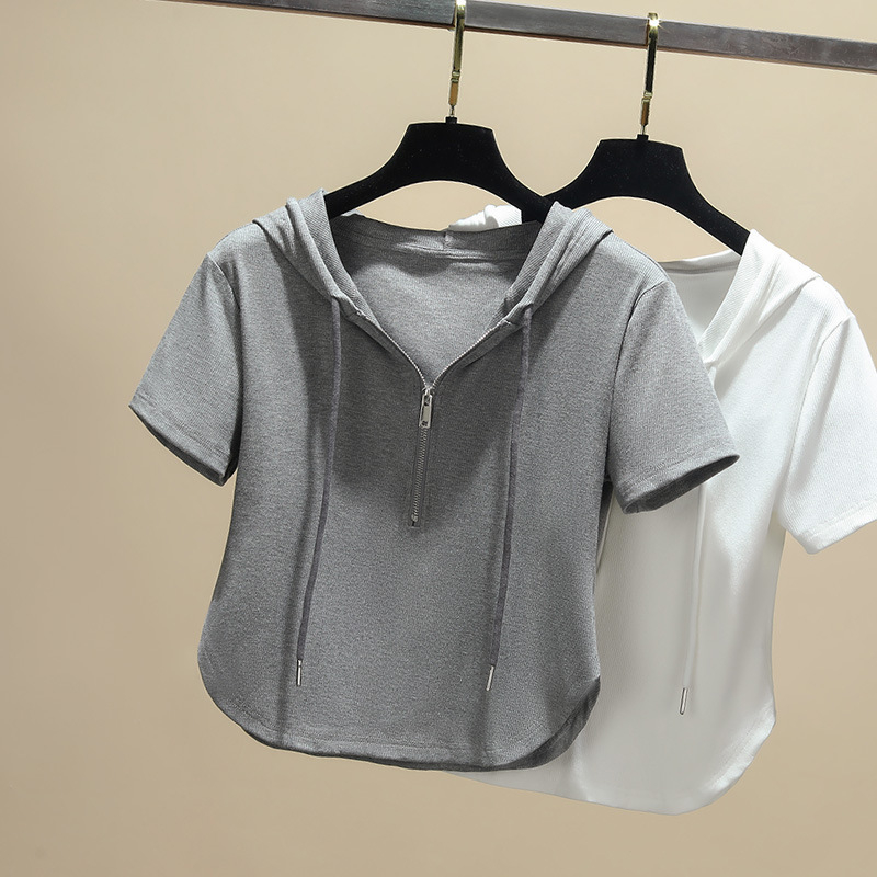 Ženski T-shirt kratkih rukava s kapuljačom i zipom, zakrivljeni donji rub, viskozna tkanina