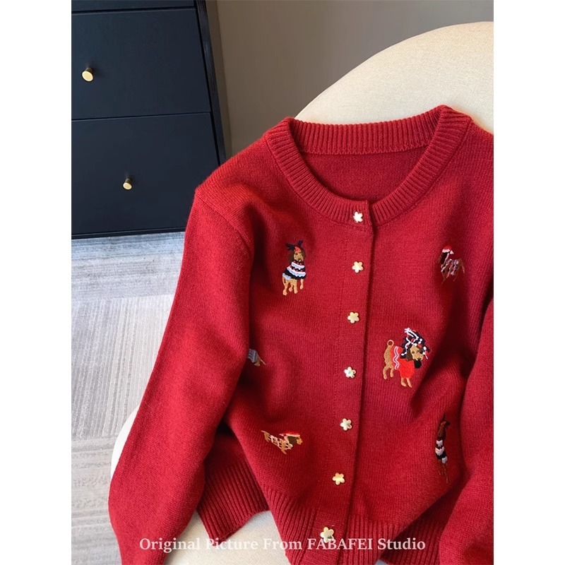 Cardigan tricotat brodat cu motiv de cățeluș, nasturi în formă de stea cu cinci colțuri, croială lejeră, guler rotund, mâneci lungi, pentru primăvară și toamnă, viscoză 50–70%.