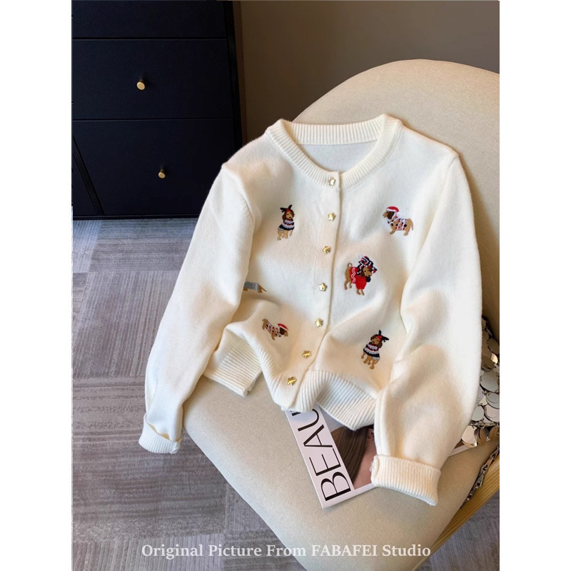 Cardigan tricotat brodat cu motiv de cățeluș, nasturi în formă de stea cu cinci colțuri, croială lejeră, guler rotund, mâneci lungi, pentru primăvară și toamnă, viscoză 50–70%.