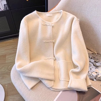 Cardigan-stil džemper-kabat s polo ovratnikom, princeze rukavi, jednostruko kopčanje, najlon tkanina s ovčjim velurom