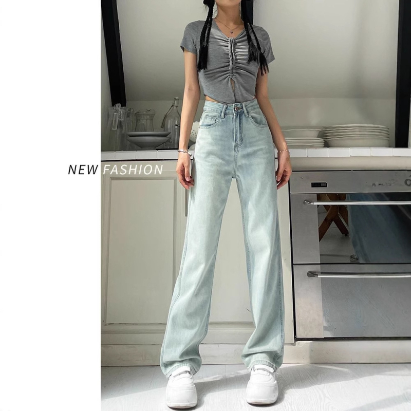 Egyenes szabású farmernadrág, magas derék, 50–70% pamut, 2025 tavaszi megjelenés.