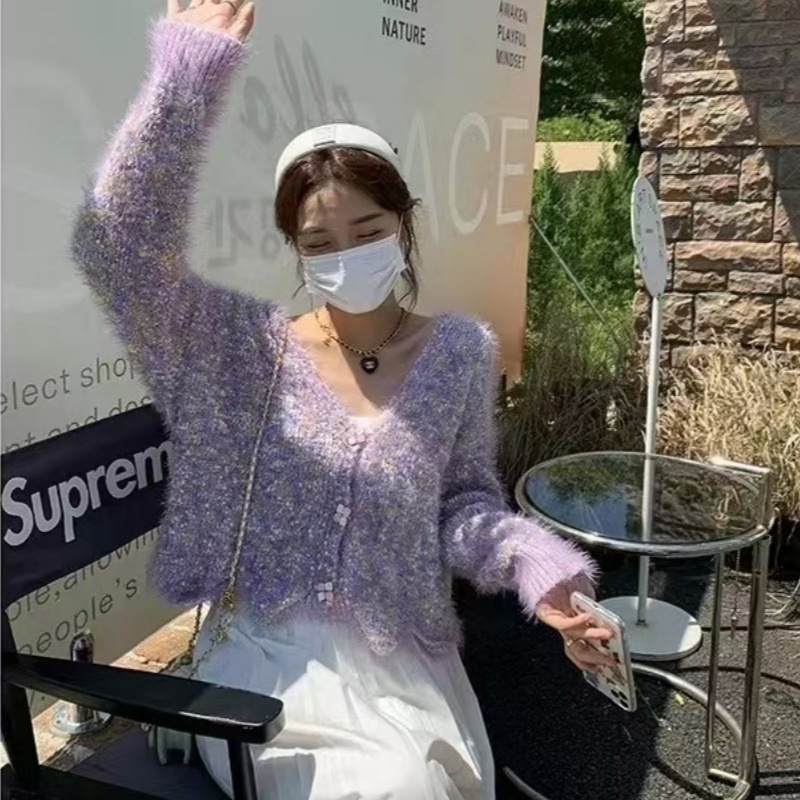 Női plüss kötött kardigán Mink hatású, V-nyakú, hosszú ujjú, színblokkolt mintázat, elöl háromgombos, normál hossz 50–65 cm