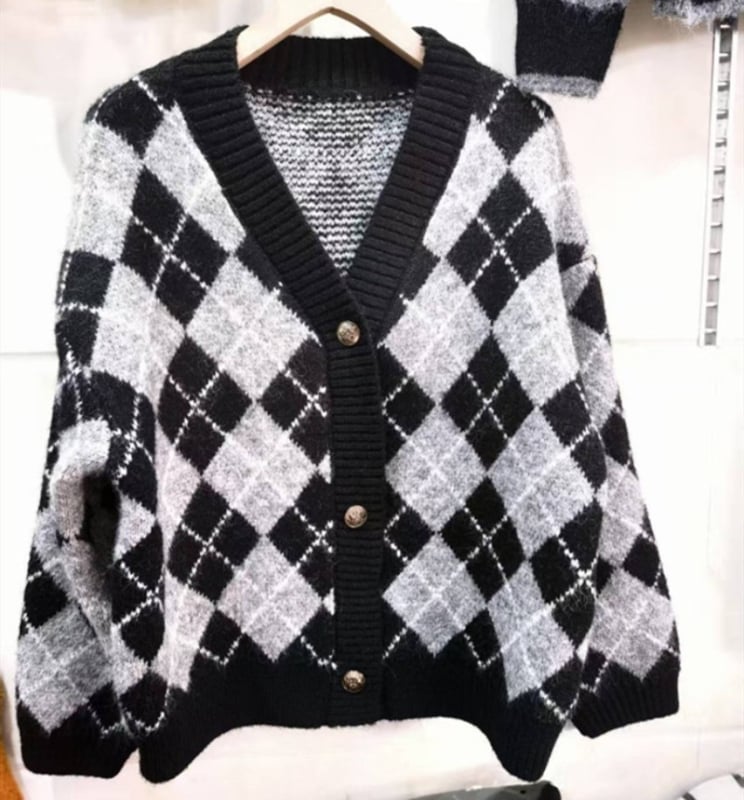 Kardigan s V-izrezom, geometrijski uzorak, imitacija mink velura, debeli pleteni materijal, labav kroj