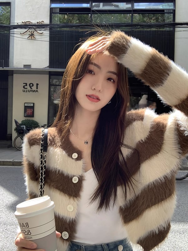 Кардиган с райета, кръгло деколте, дълги ръкави, къса дължина