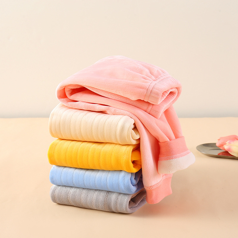 Dječje hlače s flis podstavom, tople, unisex, niski struk, otvor na preponi, jesen–zima, poliester tkanina 'gold velvet'