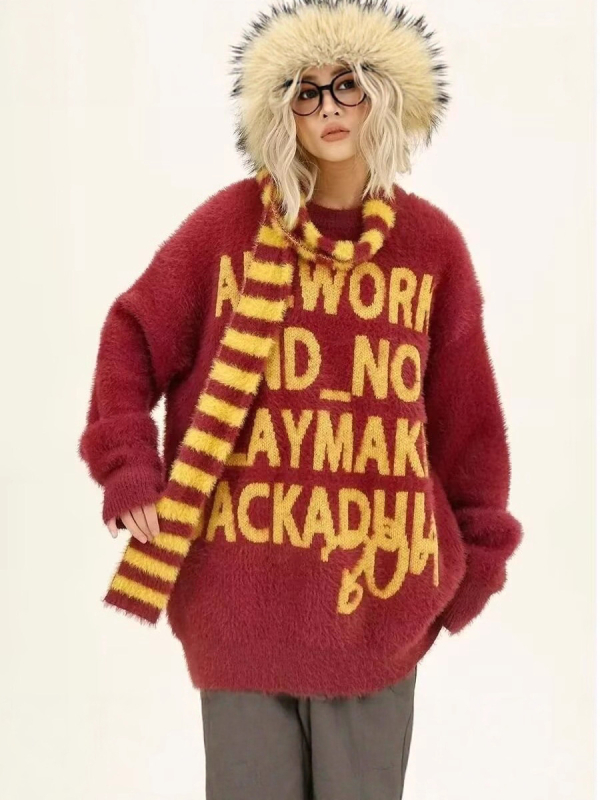 Džemper od imitacije mink velura, okrugli izrez, široki kroj, uzorak s tekstom, poliester 30–50%