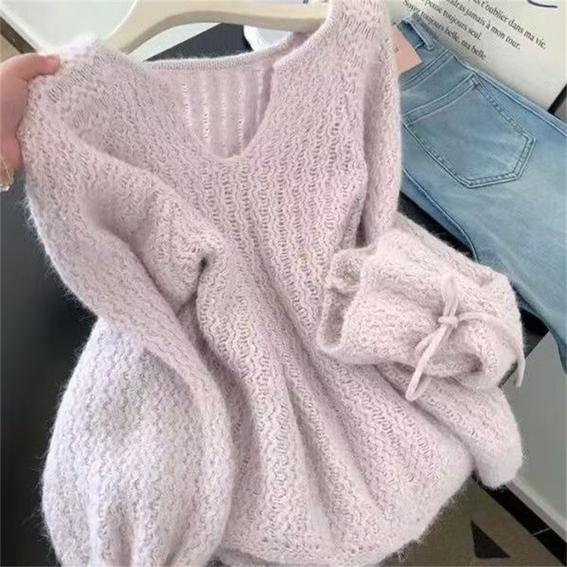 Pleteni džemper s umjetnim mink velurom, dugi rukavi, V-dekolé, široki kroj