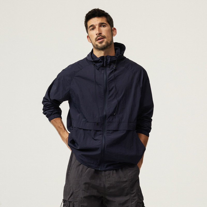 Muška jakna s ice silk materijalom, kapuljom, zatvaračem, UPF40+ zaštita od sunca, širokog kroja