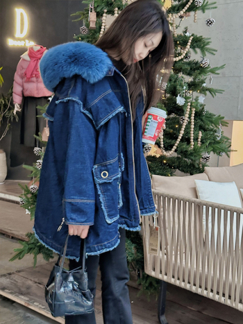 Denim jakna s punom od patjeg perja, kapuljača, ovratnik od lisice dlake, zatvarač