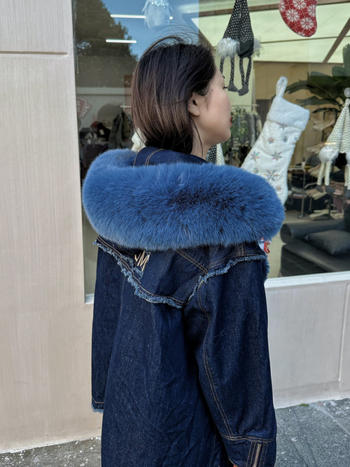 Denim jakna s punom od patjeg perja, kapuljača, ovratnik od lisice dlake, zatvarač