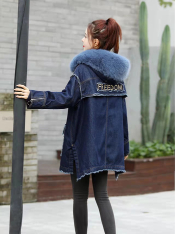 Denim jakna s punom od patjeg perja, kapuljača, ovratnik od lisice dlake, zatvarač
