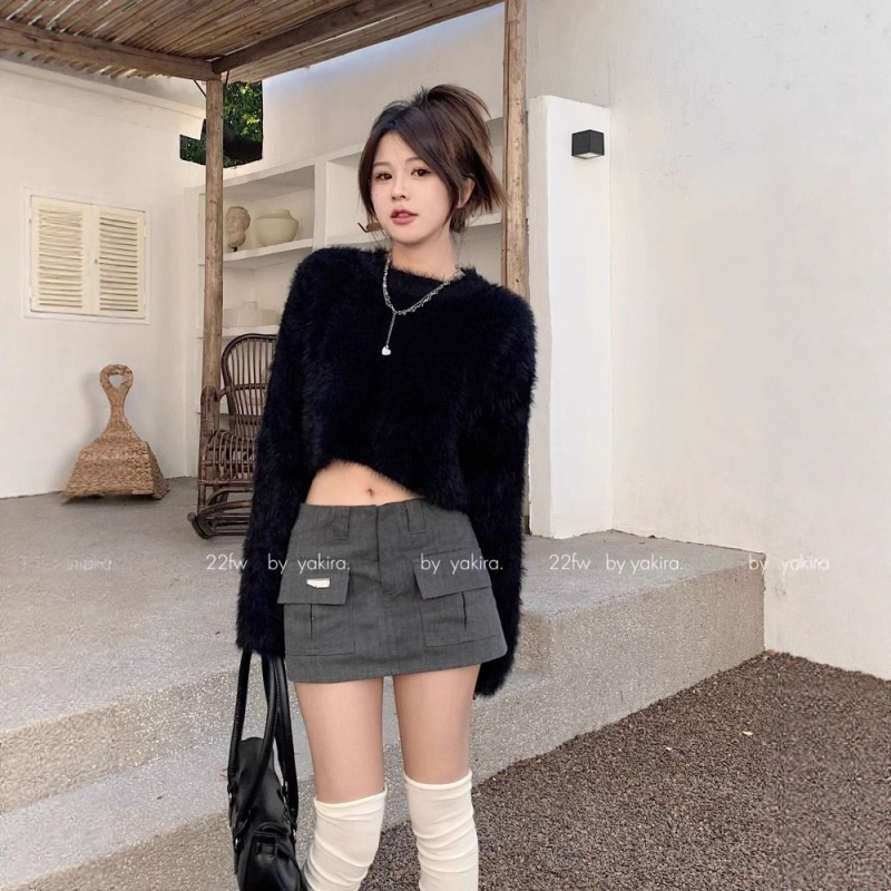 Imitációs nerc velúr kötött felső kapucnival, laza szabású, rövid fazon, vastag anyag