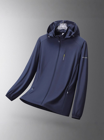 Muška lagana ljetna jakna s kapuljačom, UV zaštita UPF50+, materijal Nylon/Spandex 87/13, džepovi sa zatvaračima, otisak slova