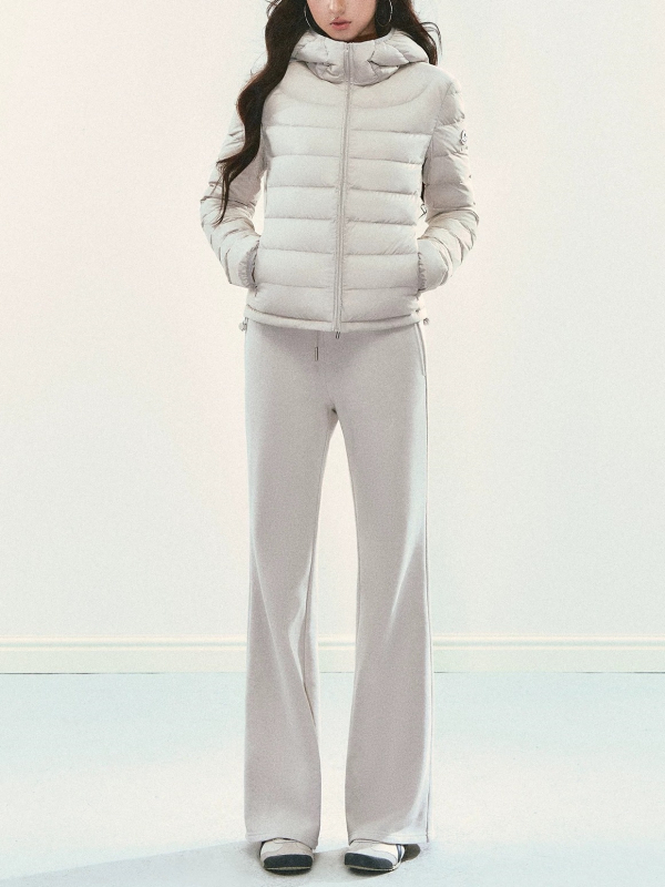 Jakna s kapuljačom od perja – bijeli patkov peraje 51–55%, debeli poliester, ravni kroj, kapuljača s umjetnim krznom, zima 2025, elegantan dnevni stil