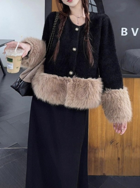 Debeli pleteni kardigan, smjesa poliester-spandeksa, okrugli ovratnik, dugi rukavi, patchwork u bojama, zatvaranje u jednom redu s višestrukim kopčama