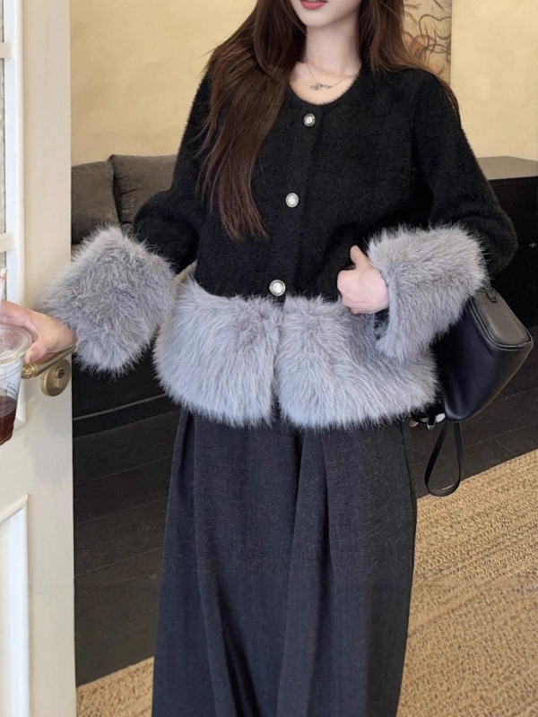 Debeli pleteni kardigan, smjesa poliester-spandeksa, okrugli ovratnik, dugi rukavi, patchwork u bojama, zatvaranje u jednom redu s višestrukim kopčama