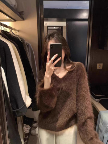 Ženski pleteni džemper s V-izrezom, umjetna mink kosa, dugi rukavi, srednja gustoća, elegantan gradski stil