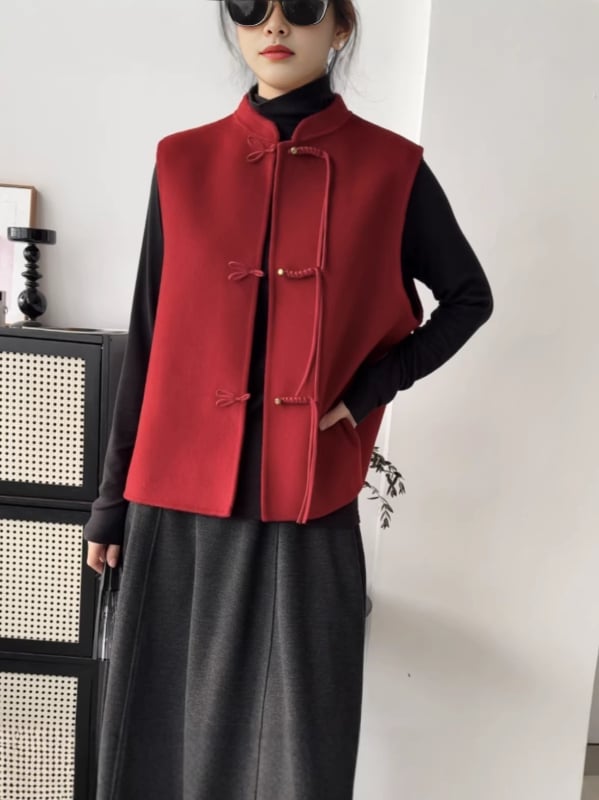 Вълнен жилет – Stand collar, три копчета, 95% вълна, редовна кройка, пролет 2024