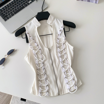 Bez rukava top s halter-izrezom, ukrašen kristalima, volan detalj, jednosbojni poliester, duljina 50–65 cm