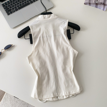 Bez rukava top s halter-izrezom, ukrašen kristalima, volan detalj, jednosbojni poliester, duljina 50–65 cm