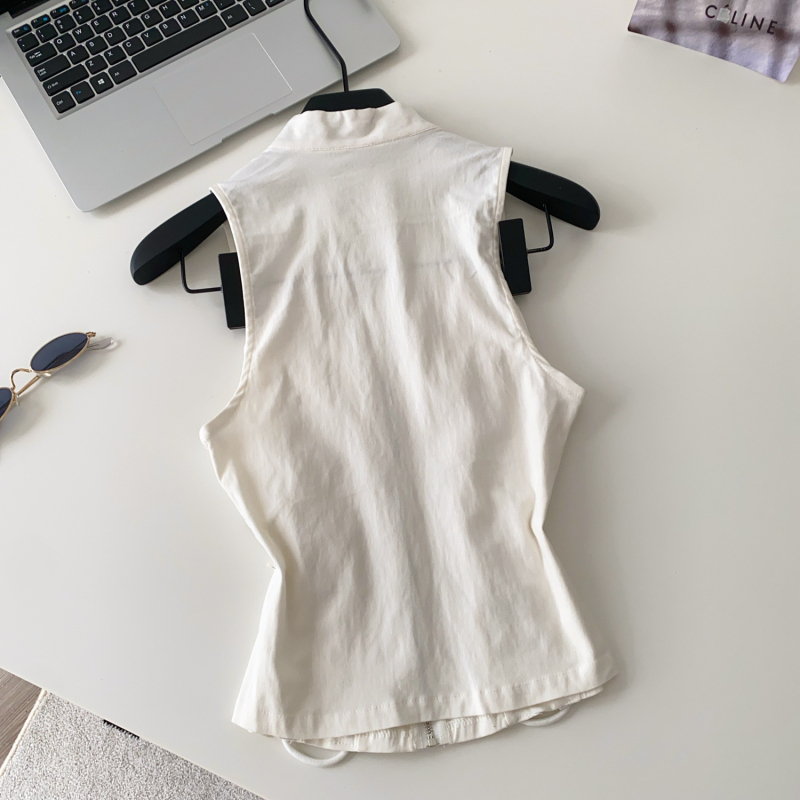 Bez rukava top s halter-izrezom, ukrašen kristalima, volan detalj, jednosbojni poliester, duljina 50–65 cm