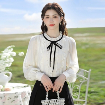 Puha szaténsap ing, ujjatlan, álló gallér, 3D mintázat, hamis két részes megjelenés, gombos záródás egy sorban és több csat, ősz 2025