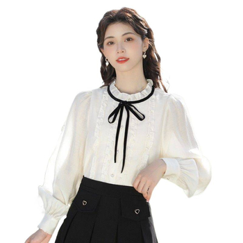 Puha szaténsap ing, ujjatlan, álló gallér, 3D mintázat, hamis két részes megjelenés, gombos záródás egy sorban és több csat, ősz 2025