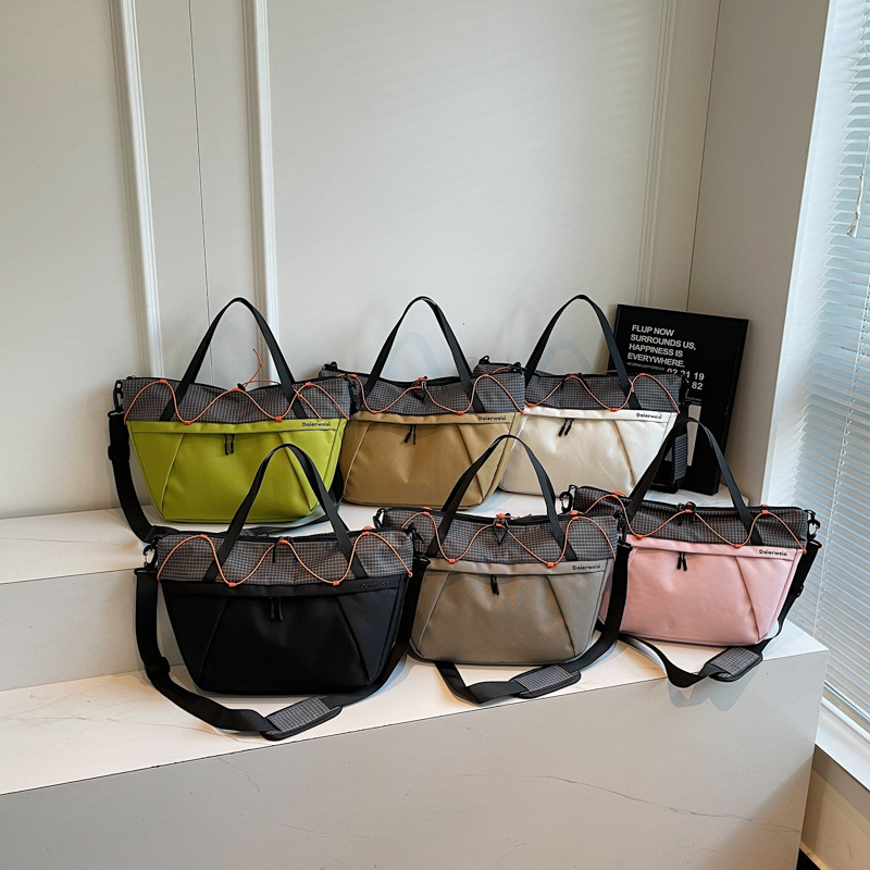 Torba za jogu i fitness — torba od platna s podstavom od poliestera, uzorak usklađenih boja, urban minimalistički stil, prozračna unisex torba