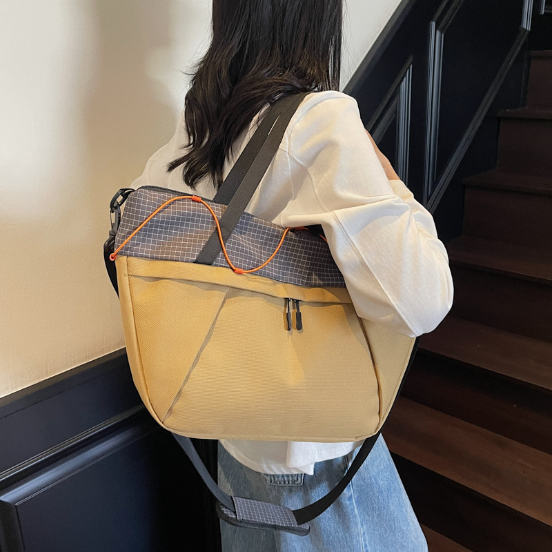 Torba za jogu i fitness — torba od platna s podstavom od poliestera, uzorak usklađenih boja, urban minimalistički stil, prozračna unisex torba