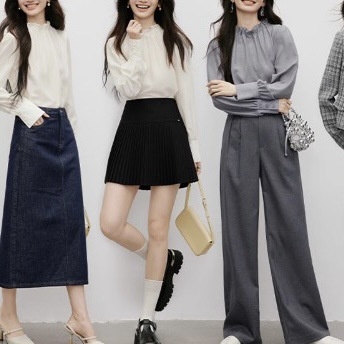 Csipkés galléros chiffonblúz, hosszú ujjú, laza szabás, viktoriánus udvari stílus részletekkel, kollázs részletek