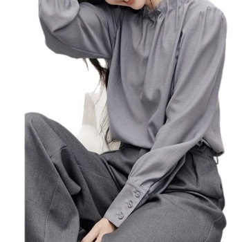 Csipkés galléros chiffonblúz, hosszú ujjú, laza szabás, viktoriánus udvari stílus részletekkel, kollázs részletek