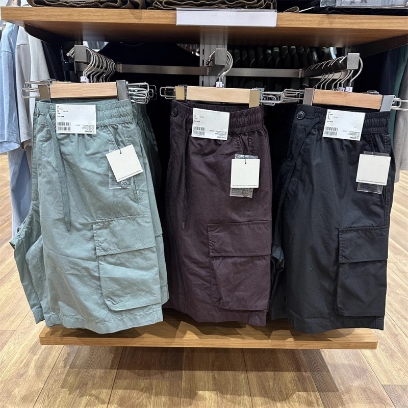 Férfiak lazán szabott munkaruha rövidnadrág és nadrág, egyenes szabás, nyár 2025