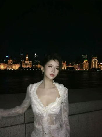 Női kardigán-top gyöngy virág brooch-szal, csipke sifon geometriai minta, karcsú szabás (Poliészter 70-80% / Elasztán 50-70%; Geometriai minta; V-nyak; Karcsú szabás)