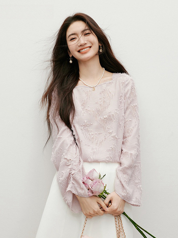 Szifon anyagú felső, hajónyakú gallér, hosszú ujjú, laza szabás, poliészter 95%+