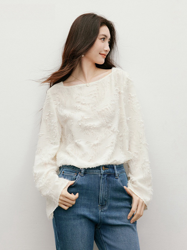 Szifon anyagú felső, hajónyakú gallér, hosszú ujjú, laza szabás, poliészter 95%+