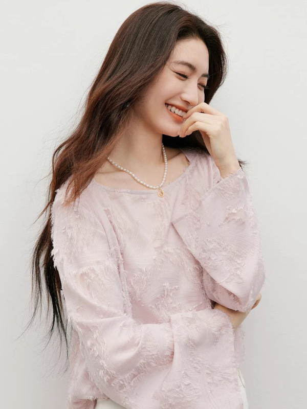 Szifon anyagú felső, hajónyakú gallér, hosszú ujjú, laza szabás, poliészter 95%+