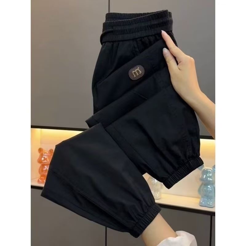 Gutai muške slim-fit sport hlače cargo, duljina 9/10, srednji porast, vezanje špagom, tanko platno, ukrasne džepove