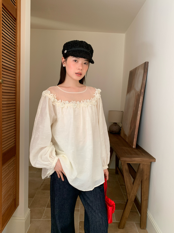 Blúz kapucnival és francia stílusban | poliészter anyag | paneles patchwork kivitel | lazított szabás | hosszú ujjú | kerek nyak