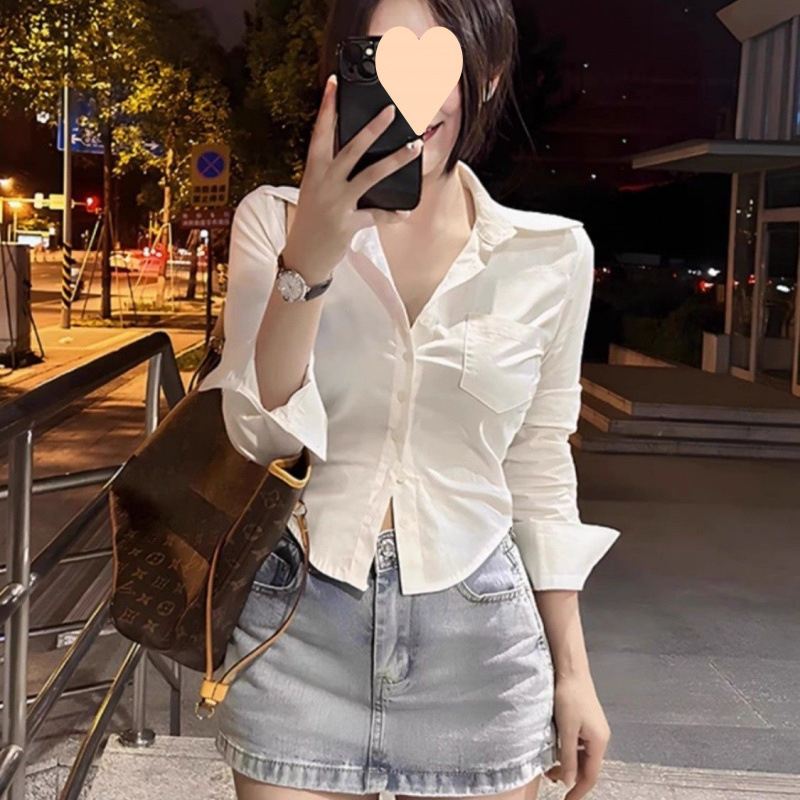 Álló galléros ing, fodros ujjakkal, absztrakt mintázat, modal szövet, elöl egy gombos zárás