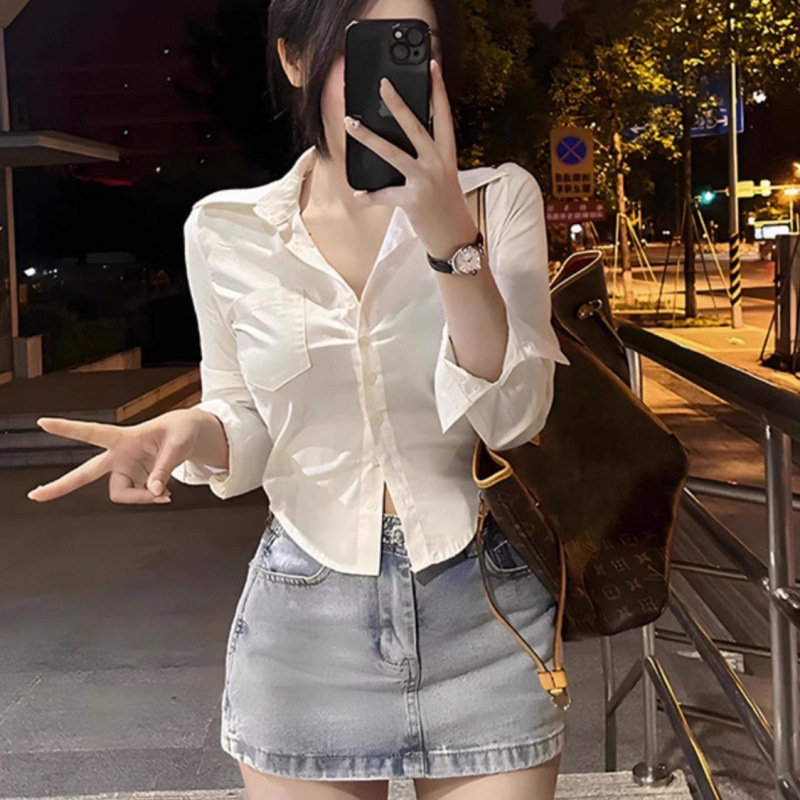 Álló galléros ing, fodros ujjakkal, absztrakt mintázat, modal szövet, elöl egy gombos zárás