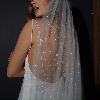 Menyasszonyi fátyol hajtűvel, egy rétegű, U-alakú stílus, poliészter