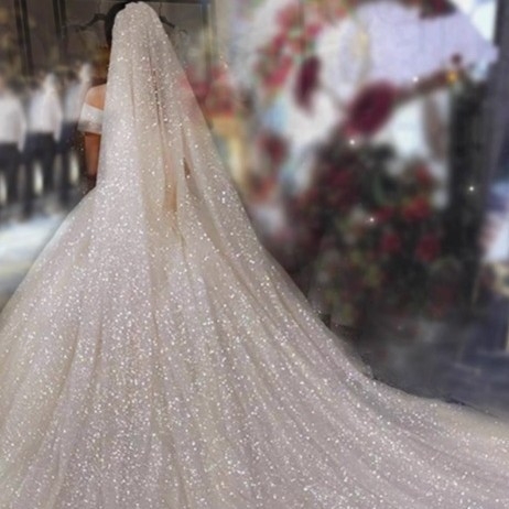 Menyasszonyi fátyol hajtűvel, egy rétegű, U-alakú stílus, poliészter