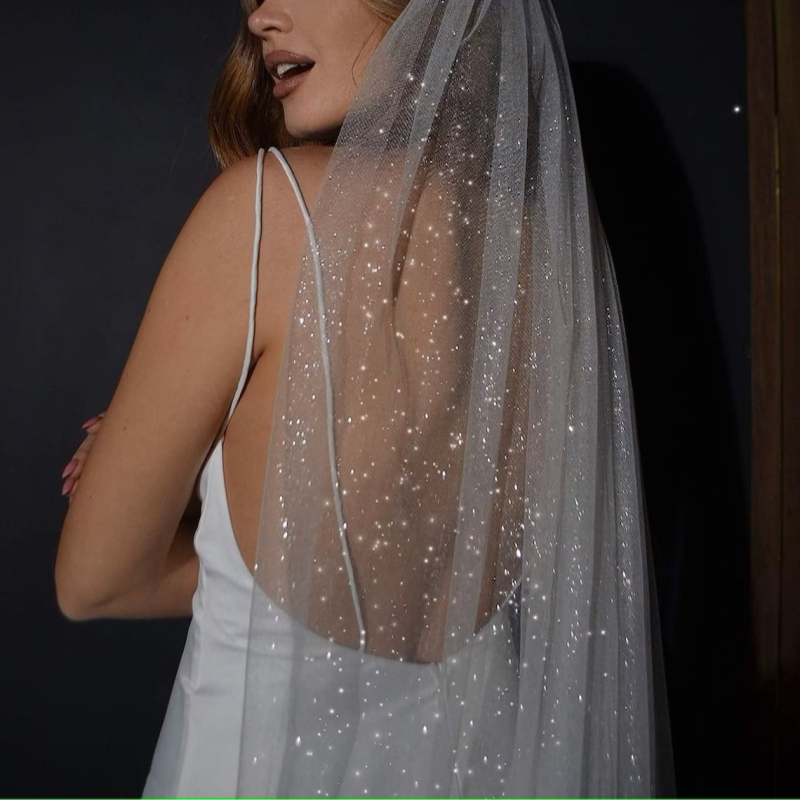 Menyasszonyi fátyol hajtűvel, egy rétegű, U-alakú stílus, poliészter