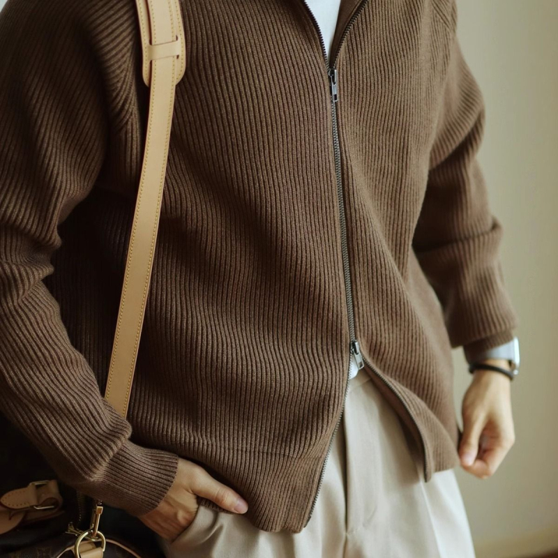 Cardigan tricotat gros cu fermoar și guler înalt, tricot dens, colecția de iarnă 2019