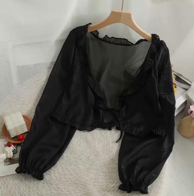 Chiffon kardigan za žene - kratka silueta, slobodan kroj, jednobojni uzorak, zvonasti rukavi, poliester 80–90%