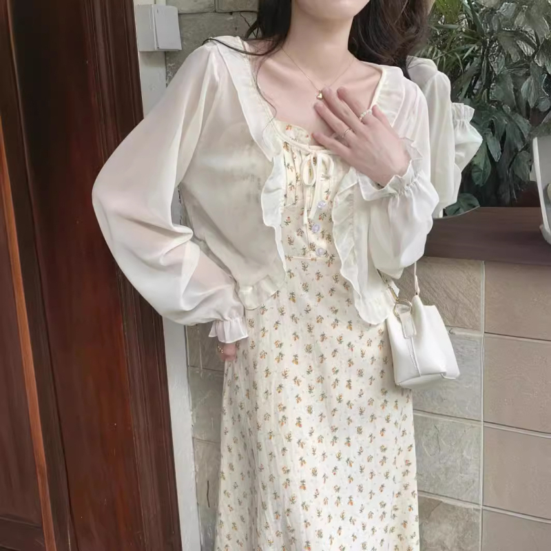 Chiffon kardigan za žene - kratka silueta, slobodan kroj, jednobojni uzorak, zvonasti rukavi, poliester 80–90%