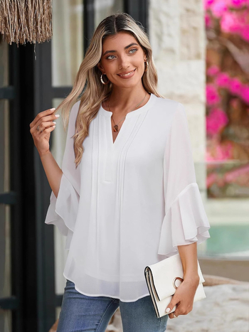 Ženska bluza s V-izrezom i volanima na rukavima do tri četvrtine, jednobojna, casual ljetni top