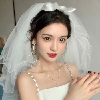 Menyasszonyi fátyol fejfedő gyöngyös masnival, vals stílus, testreszabható