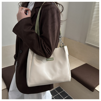 Τσάντα ώμου PU δέρμα — αστικός μινιμαλισμός, φερμουάρ, οριζόντιο τετράγωνο σχήμα (Άνοιξη 2025)